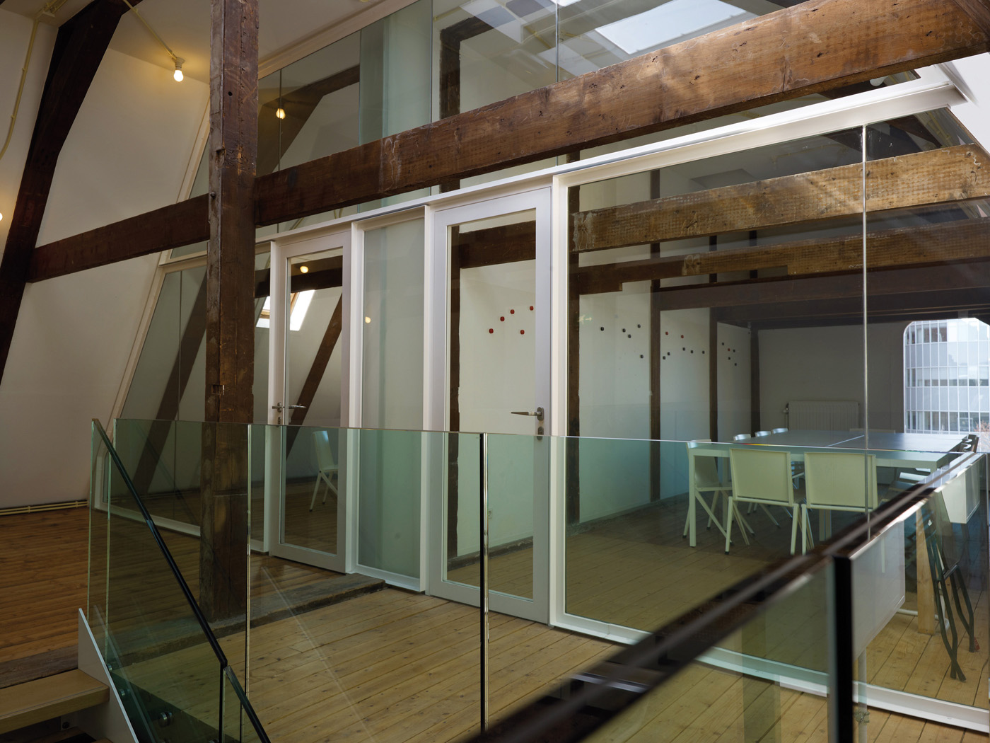 Hardglazen deuren en wanden brandwerend-Academie van Bouwkunsten-Amsterdam