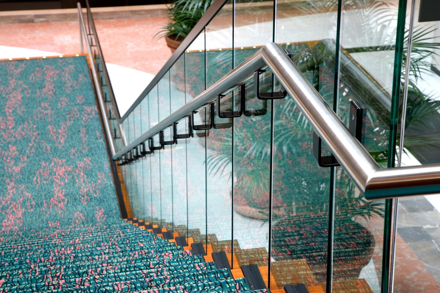 Glazen trap-renovatie-kantoor Shell-Den Haag-Metaglas