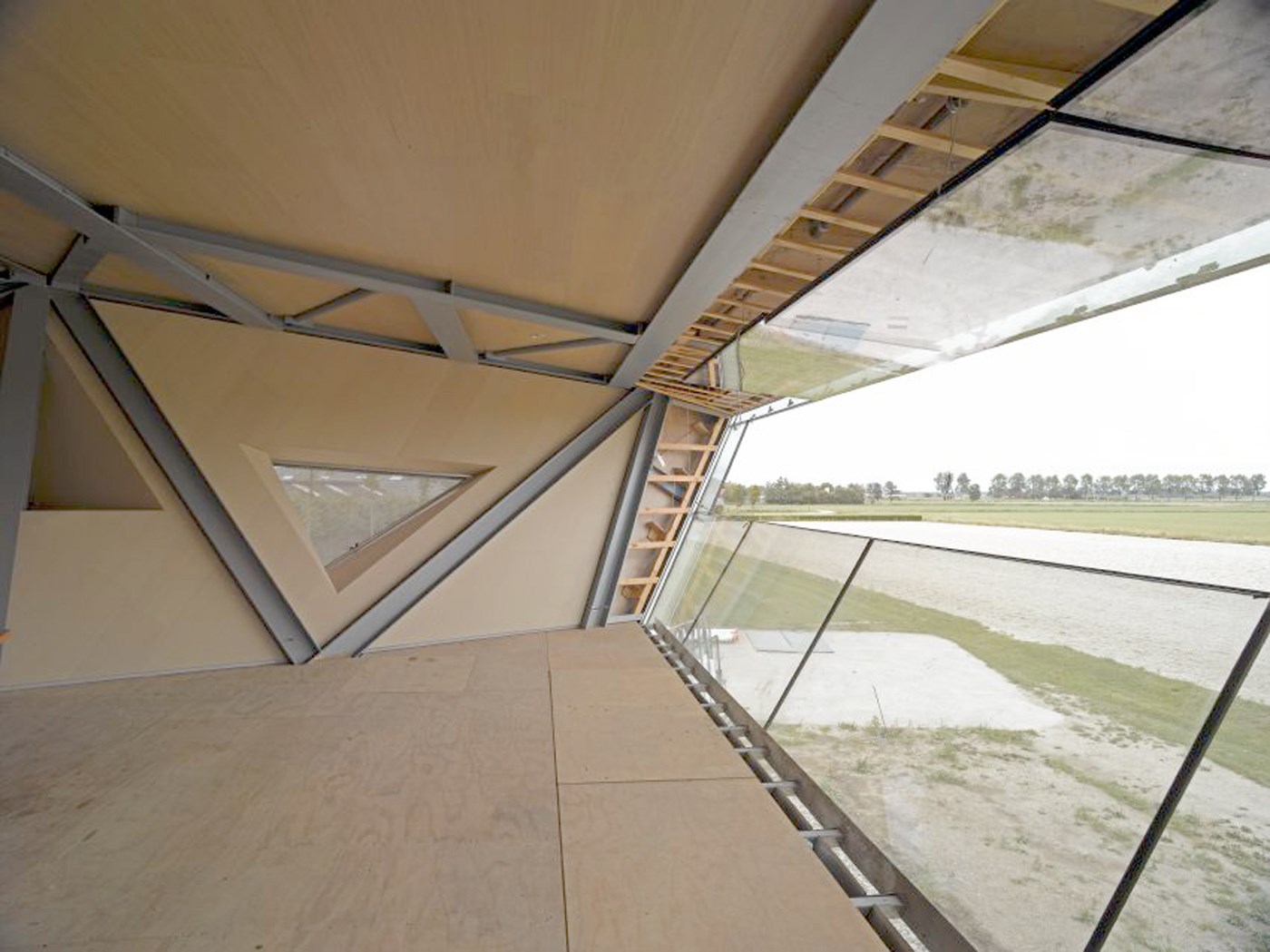 Theehuis op Bunker Nieuwegein - Custom Made Glasconstructie - Metaglas (2)