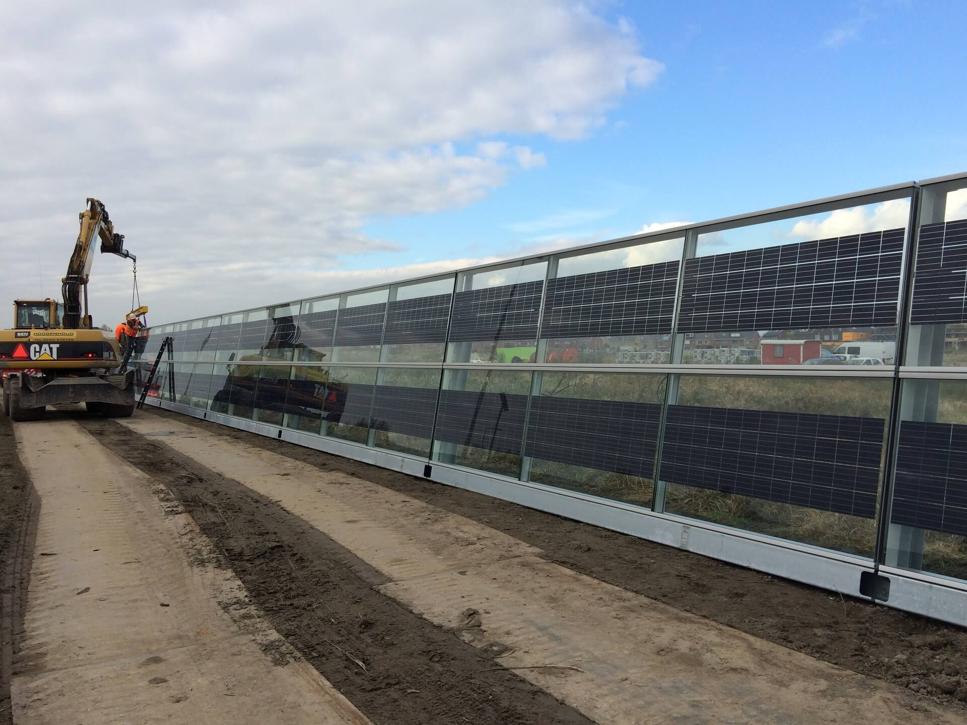 Geluidsscherm-Zonnecellen-Pijnacker-Maatwerk-Metaglas